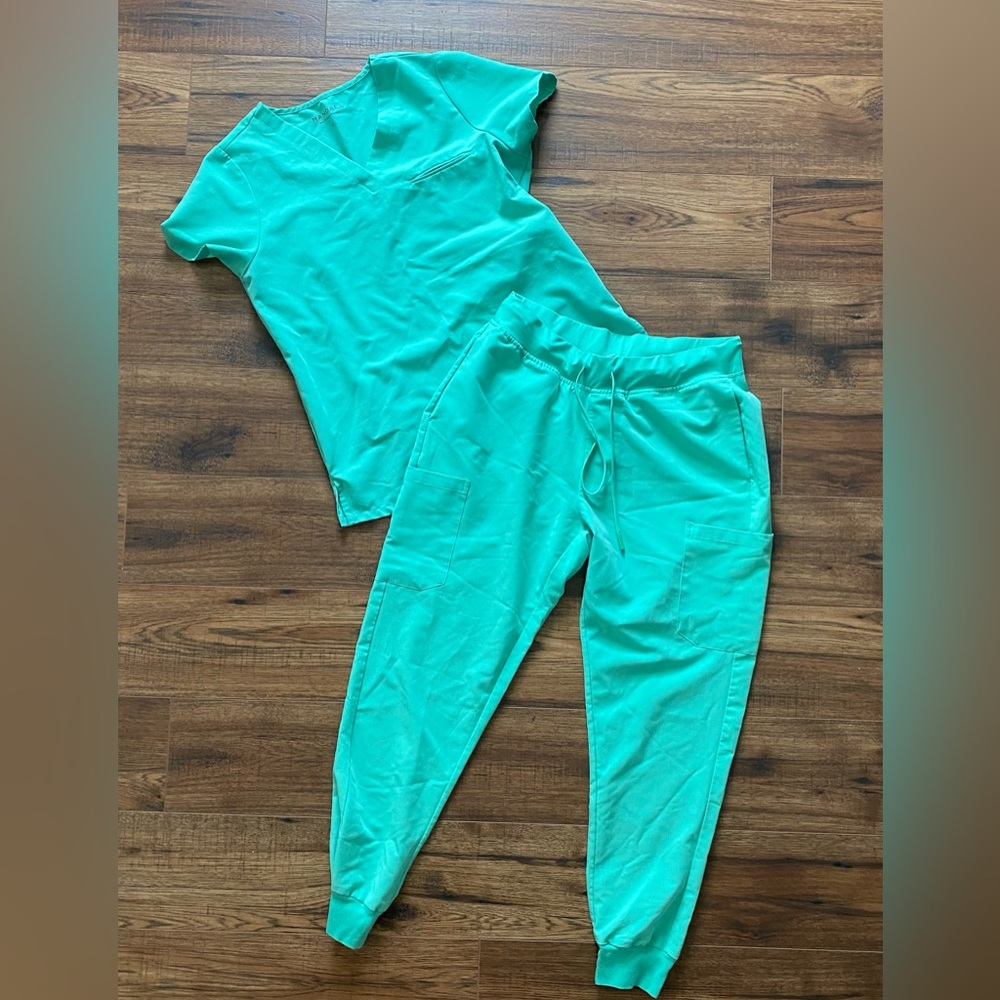 Mandala Scrubs *figs dupe*